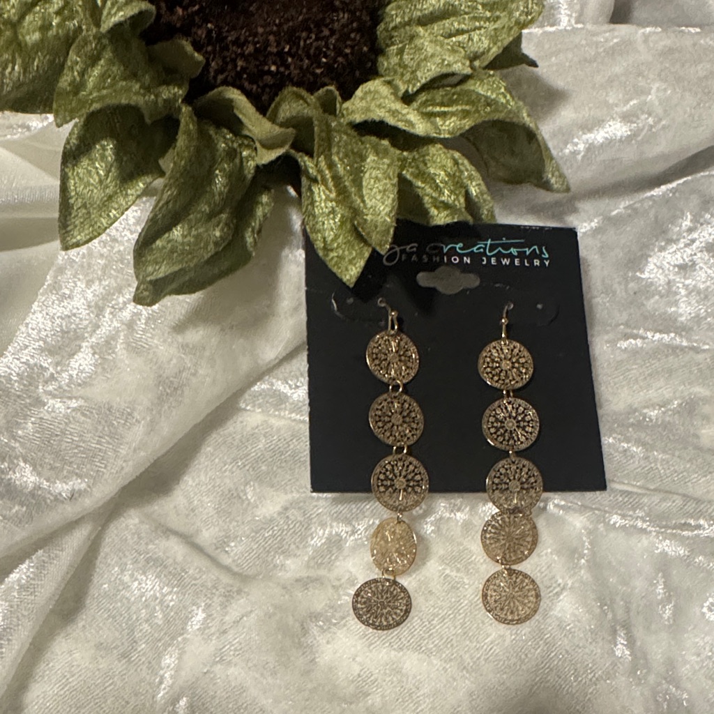 Elegant Gold Dangle Earrings 8$